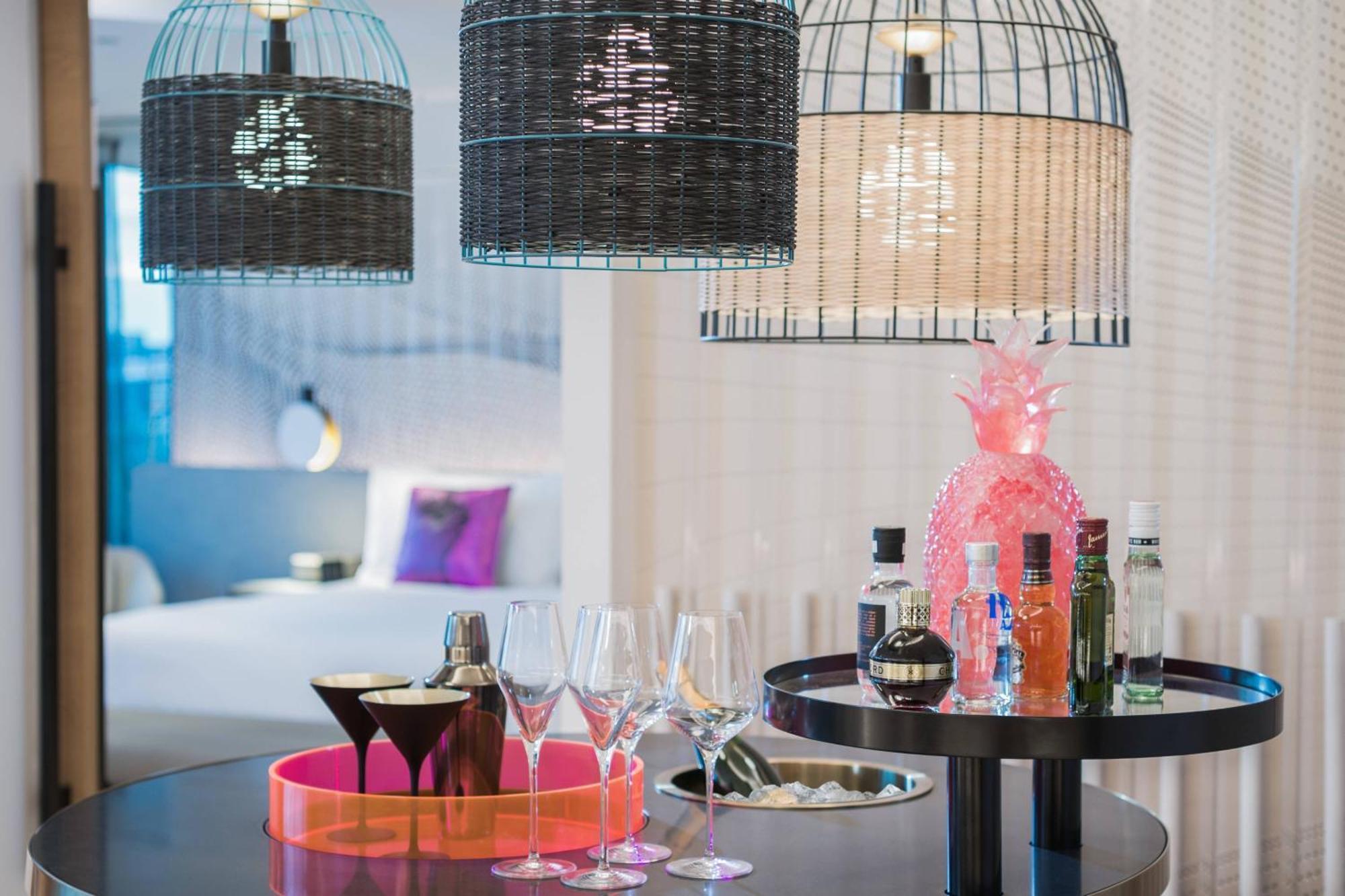فندق دبليو بريسبان بريزبين المظهر الخارجي الصورة A bar in a hotel room