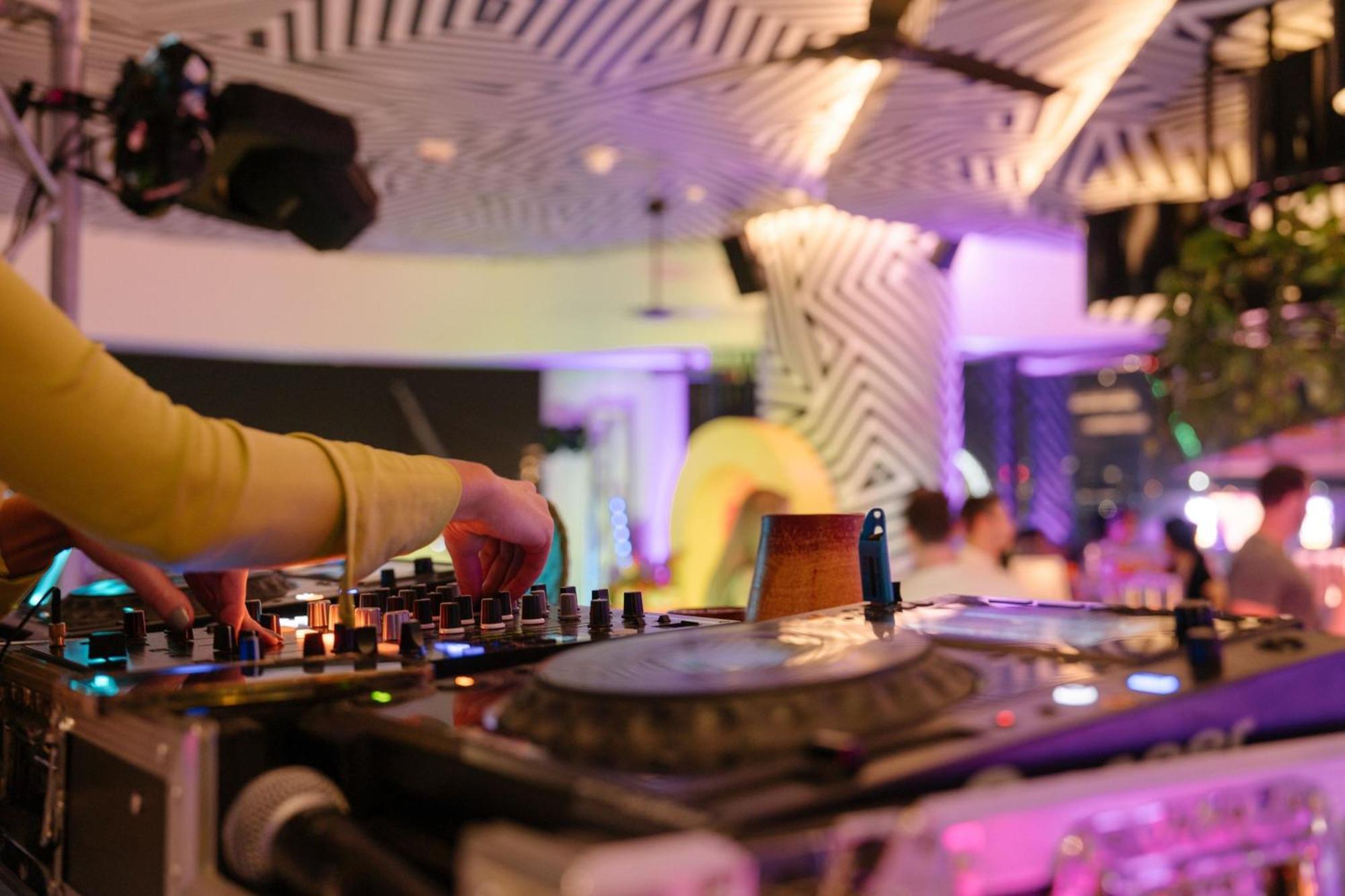 فندق دبليو بريسبان بريزبين المظهر الخارجي الصورة DJ at work